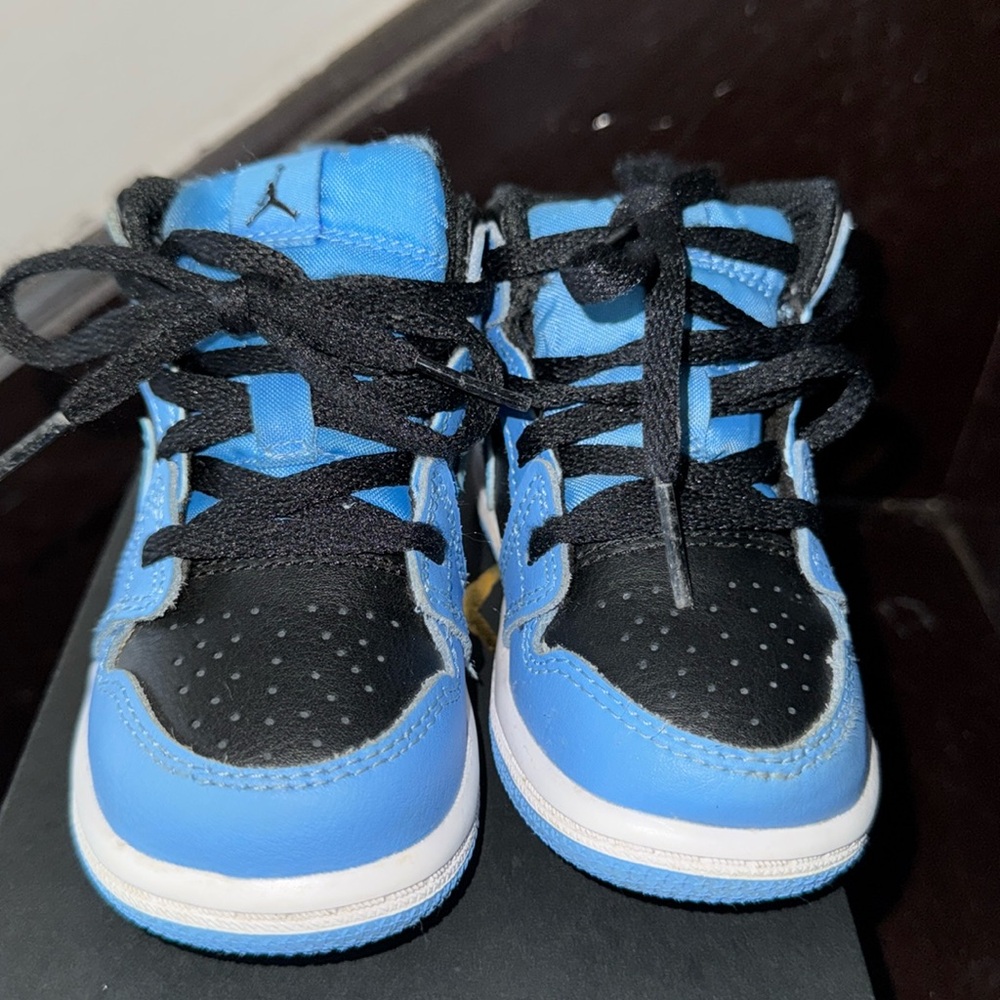 Jordan 1 Mid size 6c